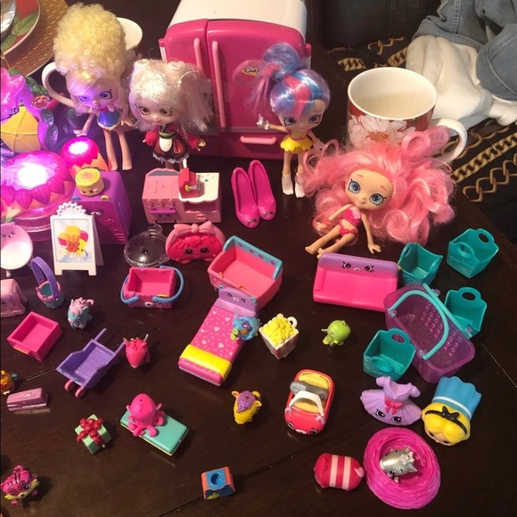 Shopkins (6) and HATCHIMALS COLLEGGTIBLES - Picture 4 of 6